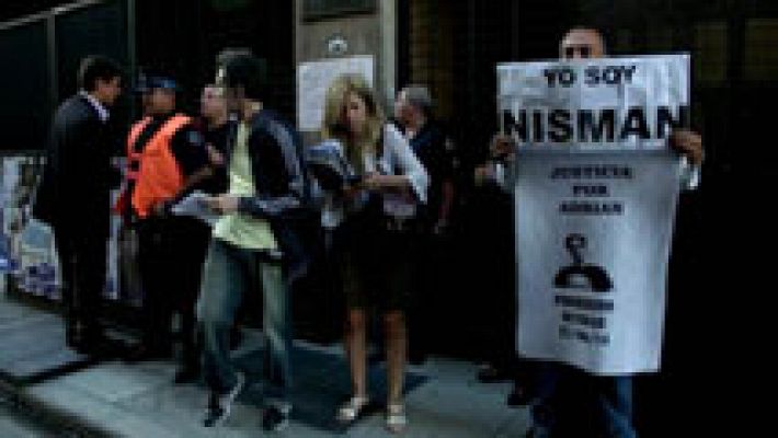 Telediario 1 - El periodista argentino que publicó la muerte de Nisman abandona el país