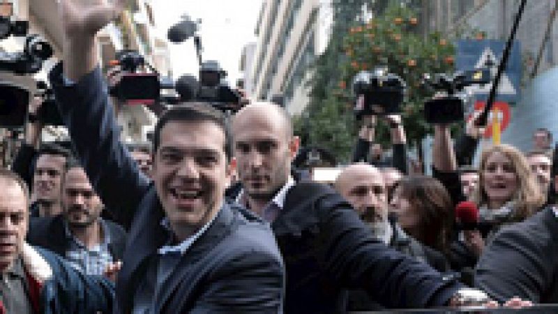 Los sondeos dan una victoria histórica a Syriza, que roza la mayoría absoluta