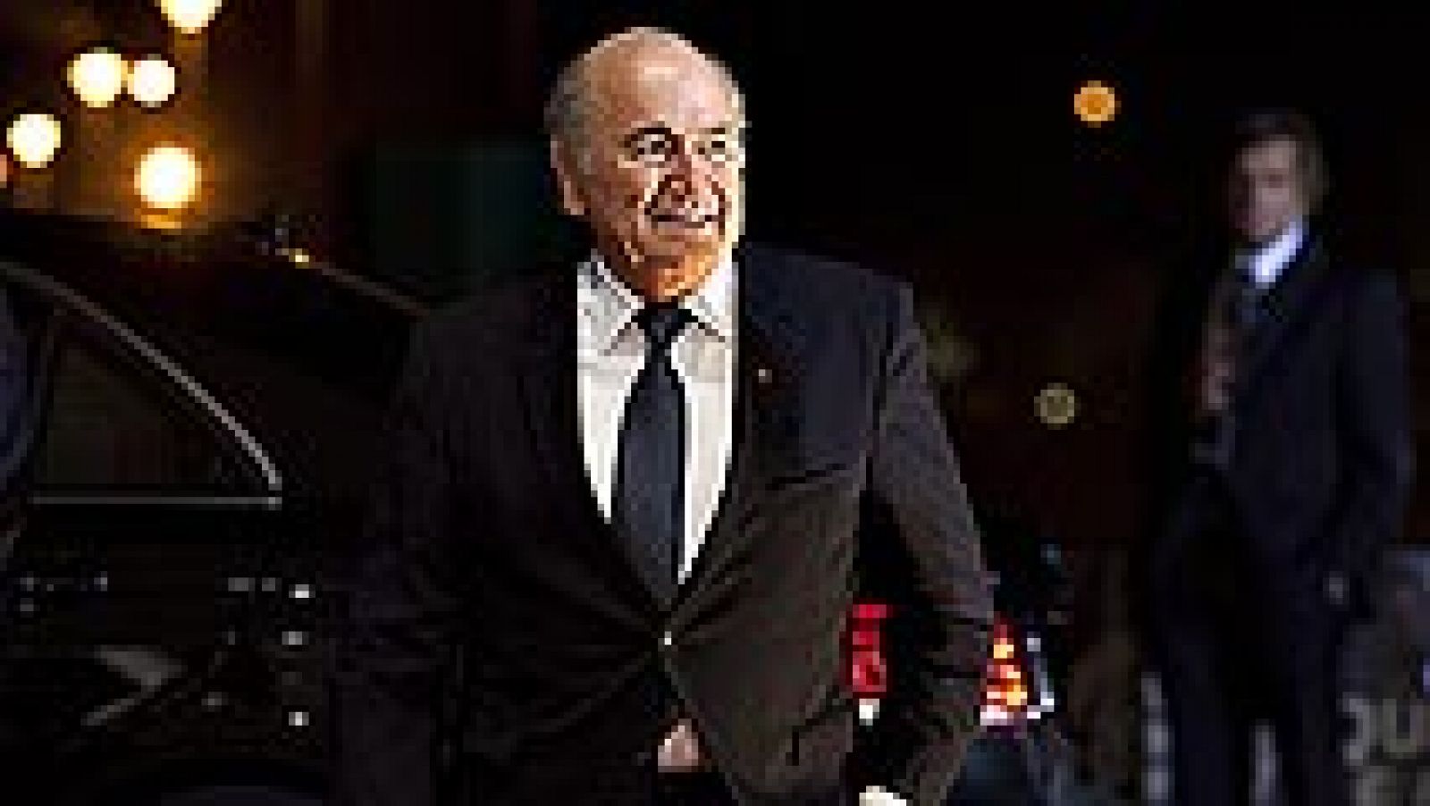 La FIFA está investigando los fichajes del Real Madrid de jugadores menores de edad. Emilio Butragueño ha asegurado que tienen una "tranquilidad absoluta" y que colaborarán con la FIFA.