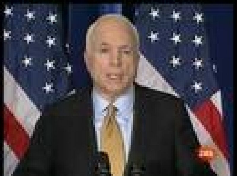 Obama dice que no suspende la campaña como sí ha hecho McCain