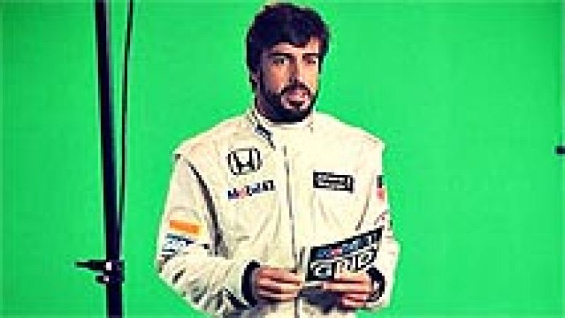 La escudería británica ha hecho pública la primera imagen de Fernando Alonso con el mono blanco de cara a la próxima temporada en la Fórmula 1.