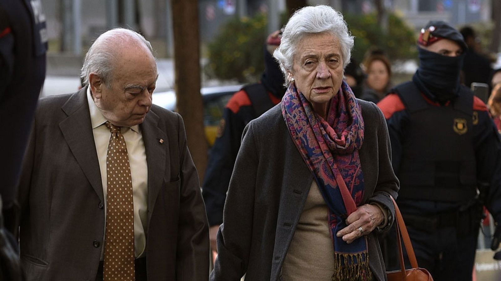 Telediario 1: Telediario 2 en 4' - 27/01/15 | RTVE Play