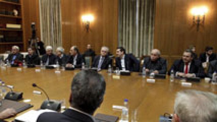 Alexis Tsipras preside su primer consejo de ministros
