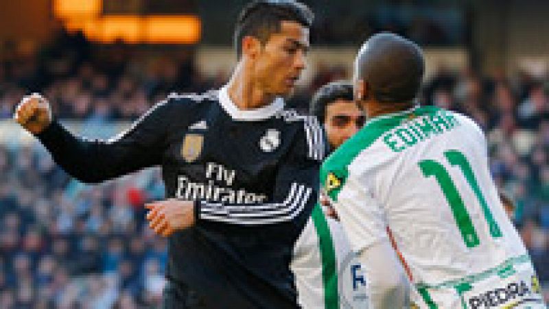 El jugador del Real Madrid Cristiano Ronaldo ha sido sancionado con dos partidos por el Comité de Competición por la tarjeta roja que recibió por su patada al jugador del Córdoba Edimar en el último partido de Liga.