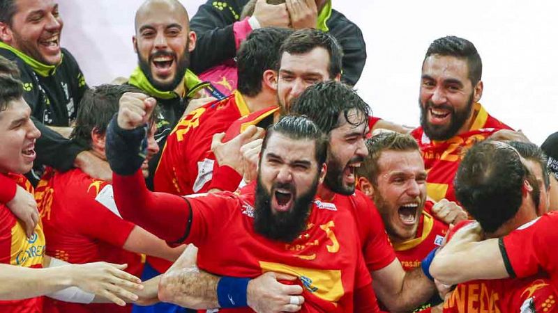 La selección española de balonmano jugará las semifinales del Mundial de Catar frente a Francia después de ganar a la potente Dinamarca en la lucha de poder a poder en la que se convirtió este duelo de cuartos de final. Un gol del 'MVP' Joan Cañellas