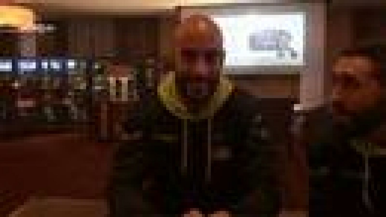 Albert Rocas en el Mundial de Catar: Minicelebración por ganar a Dinamarca (a 9 euros la cerveza).