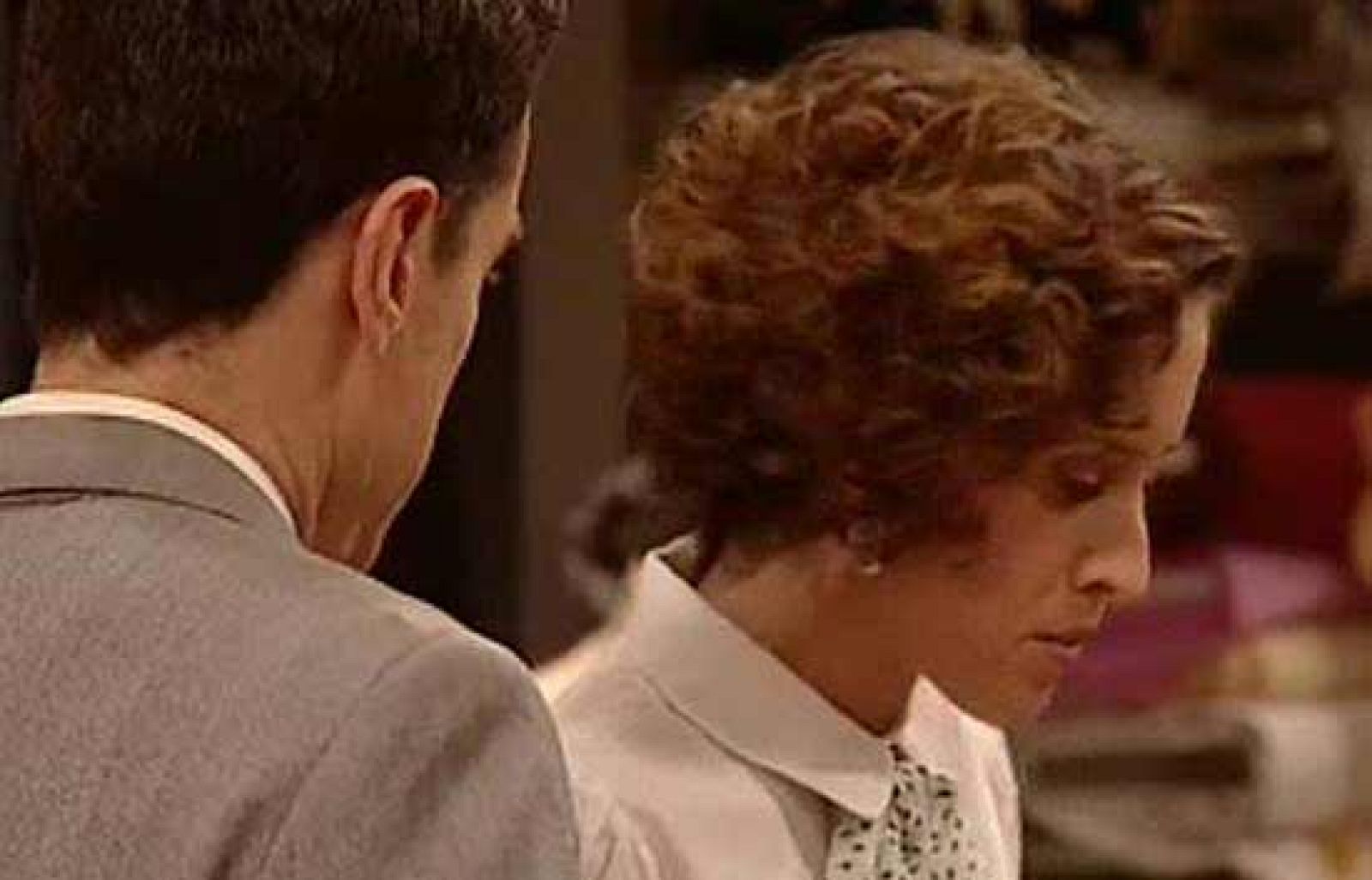 Amar - Ana le pone las cosas claras a Pedro - Amar en tiempos revueltos | Ver