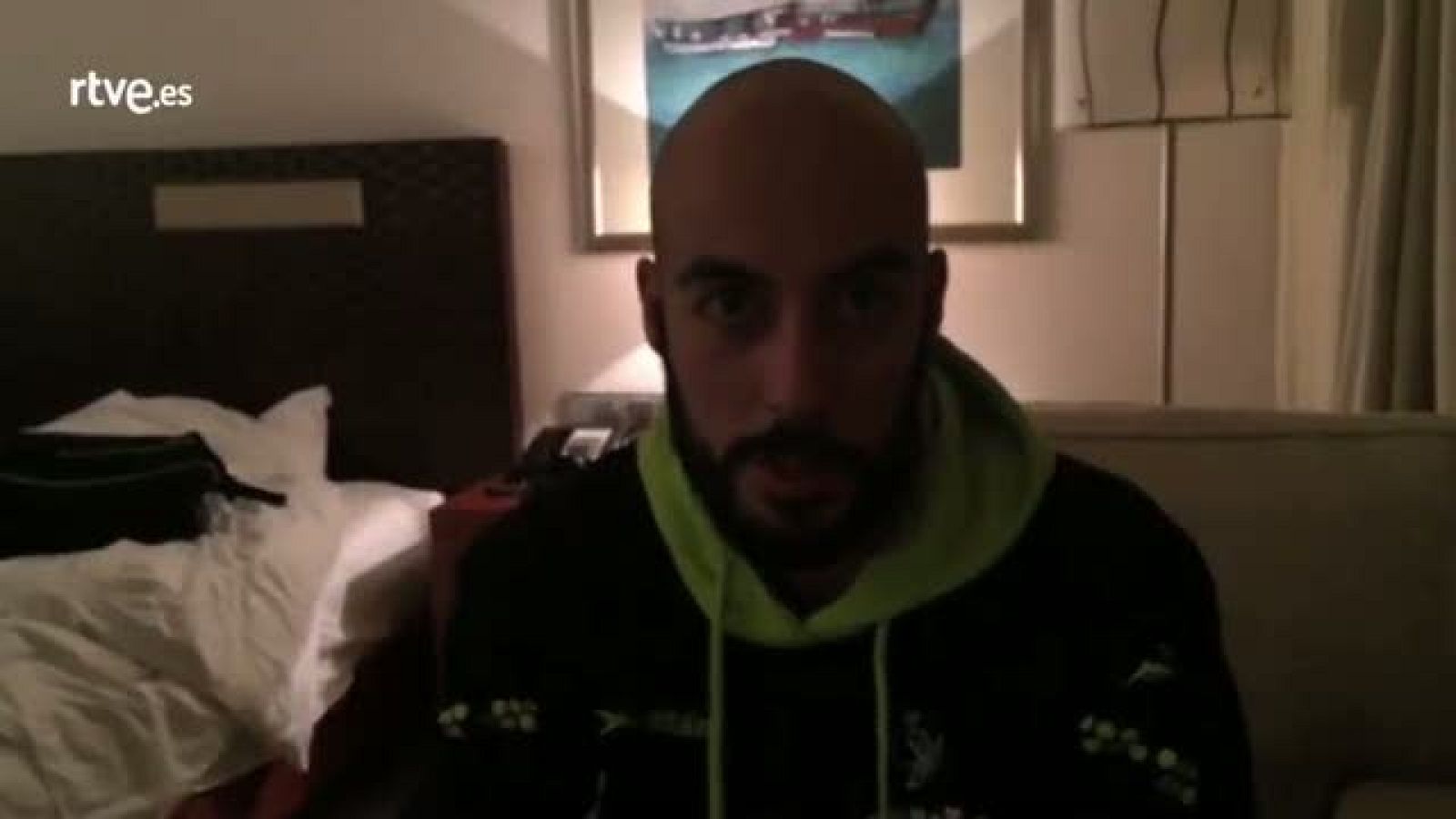 Albert Rocas desvela en su 'videoblog' al ganador de la camiseta firmada por todos los 'Hispanos'. Julen Aginagalde es el encargado de elegir el mejor comentario.