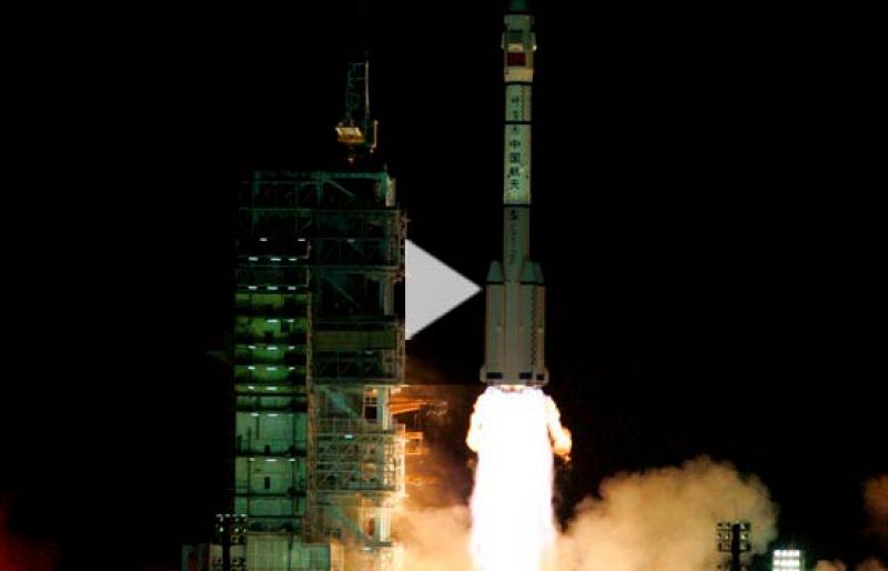 China lanza sus primeros 'paseantes espaciales'