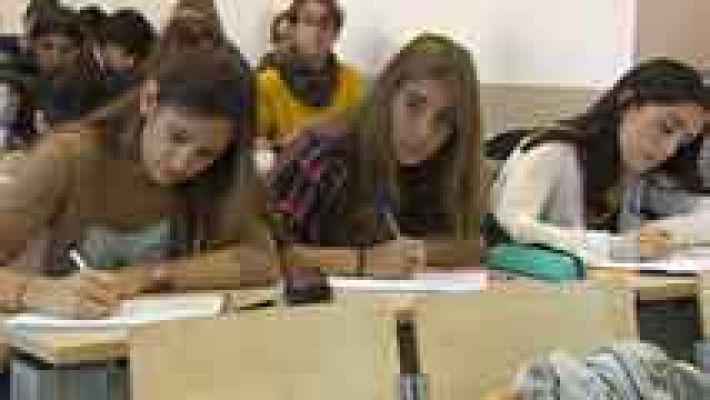 Telediario 1 - Rectores, profesores y estudiantes se oponen a la reforma