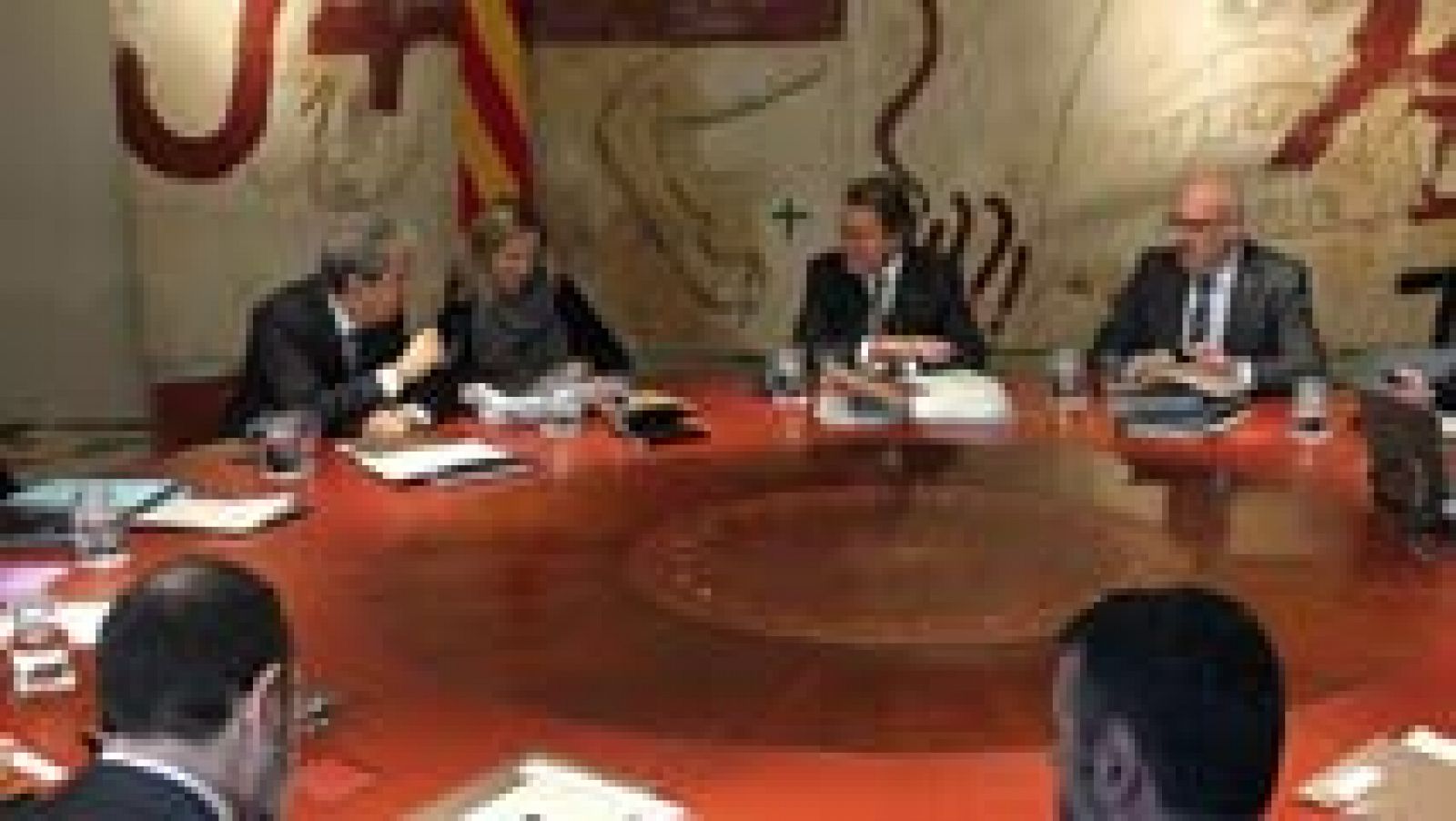 Telediario 1: Los catalanes suspenden la gestión de Mas durante 2014 | RTVE Play