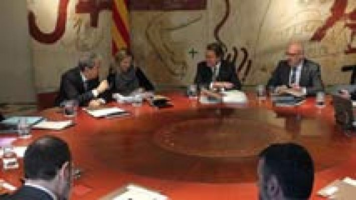 Telediario 1 - Los catalanes suspenden la gestión de Mas durante 2014