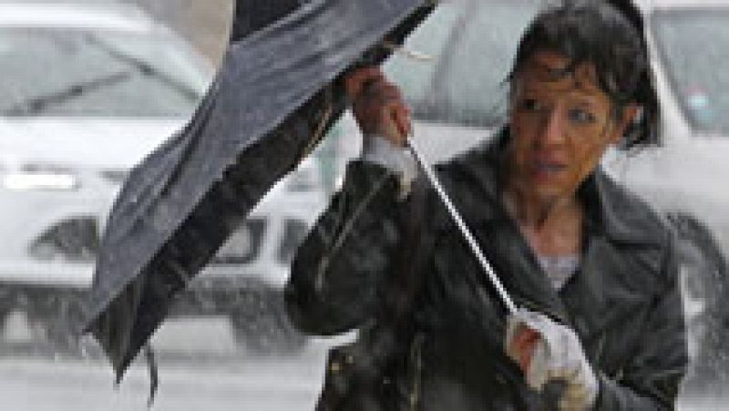 Viento fuerte en gran parte del país y lluvias en el Cantábrico y el este de Andalucía