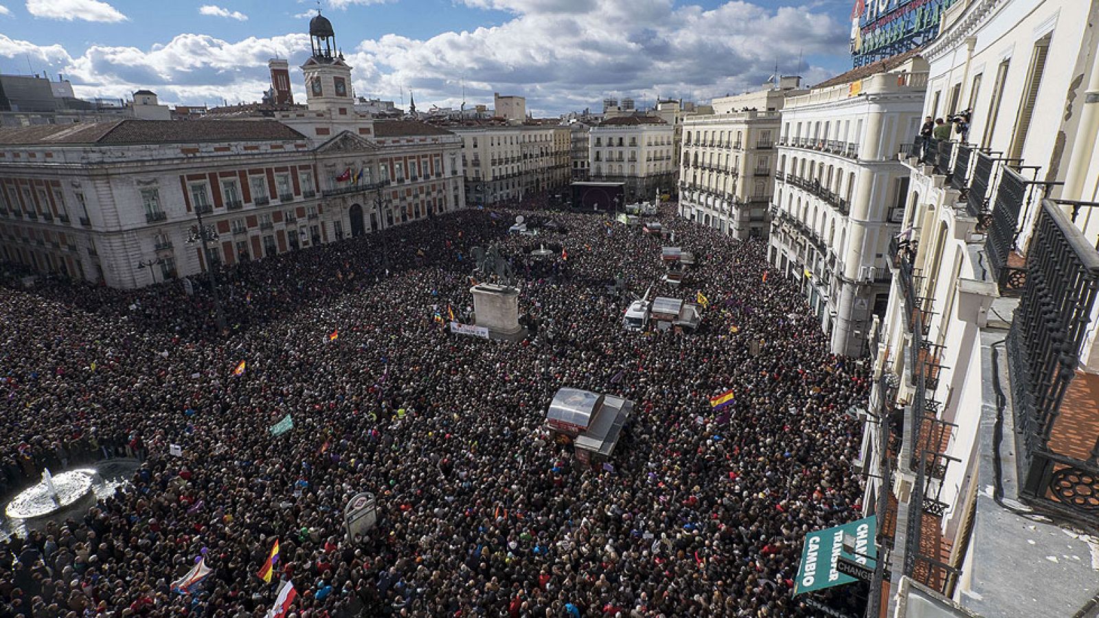 Miles de personas han acudido a la marcha del cambio convocada por Podemos 