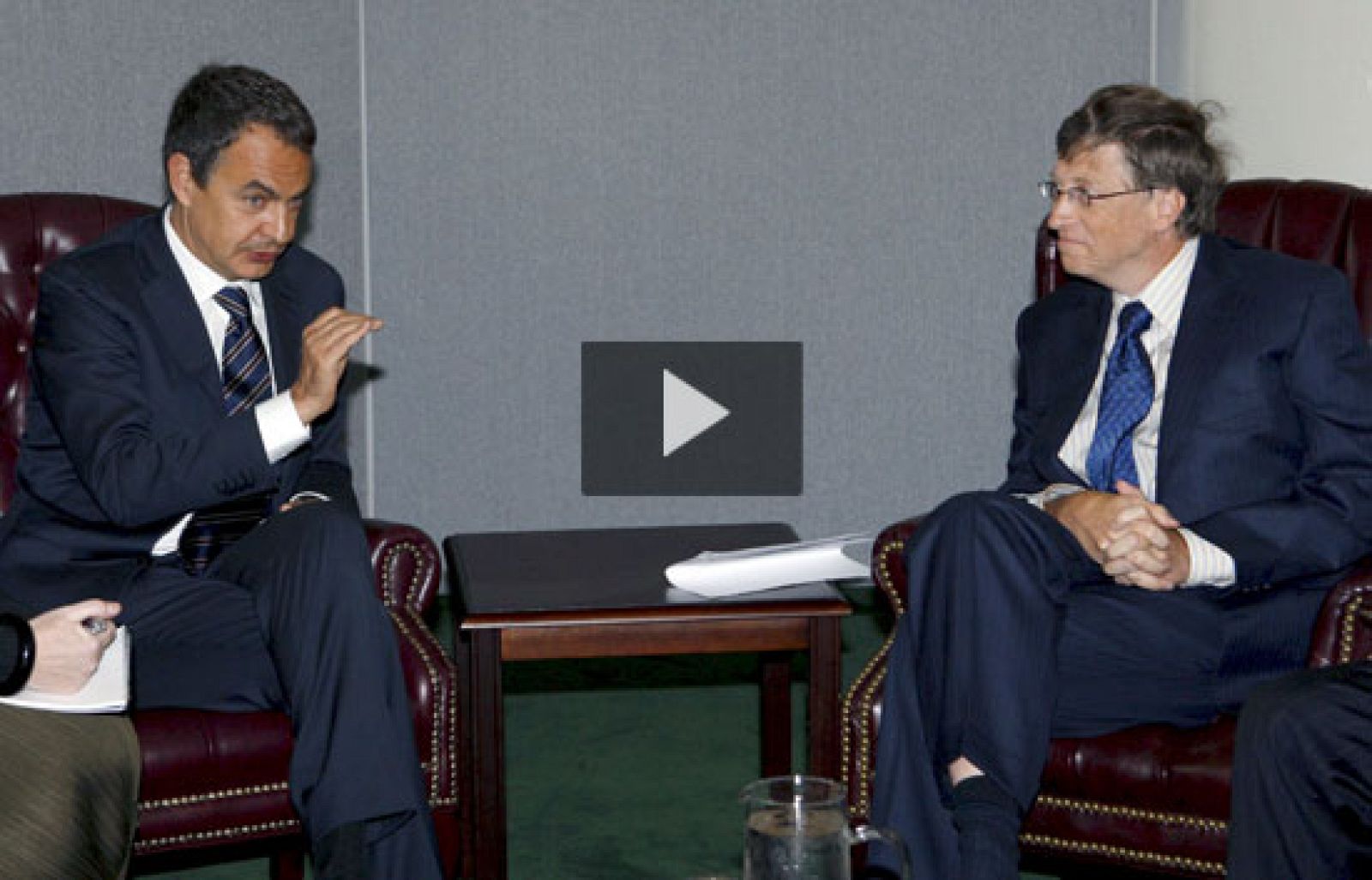 Zapatero ha manifestado en Nueva York que los países ricos no deben olvidarse de las ayudas a los países en desarrollo a pesar de la crisis económica y espera que el plan anuncido por Bush devuelva la confianza a los mercados internacionales.