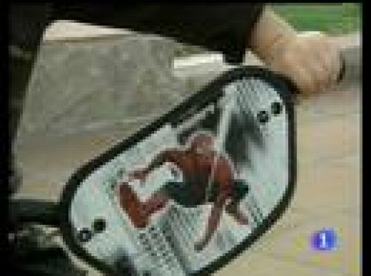  - Un niño, encerrado en el bus