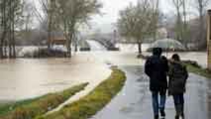El temporal provoca el desbordamiento del Ebro