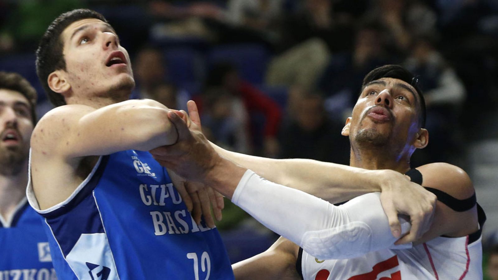 El Madrid gana y el Barcelona vapulea a Manresa 