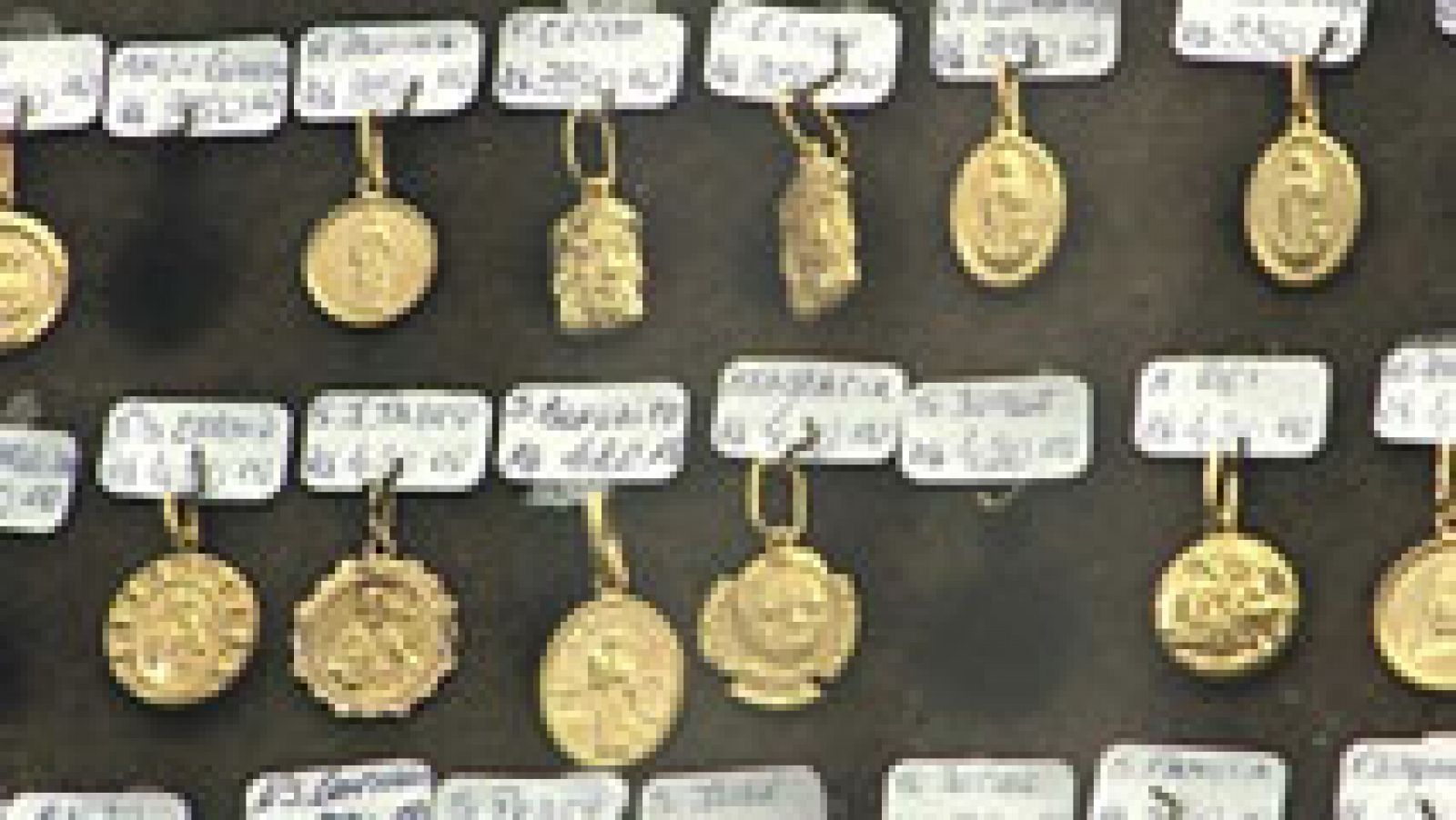 El precio del petróleo baja y muchos inversores se refugian en el oro