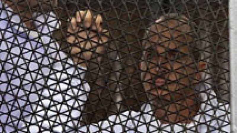 El periodista de la televisión Al Jazeera Peter Greste sale de prisión