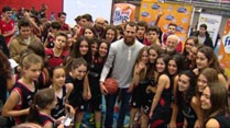 Sergio Rodríguez apadrina el inicio de la 'Copa Colegial Bifrutas 2015'