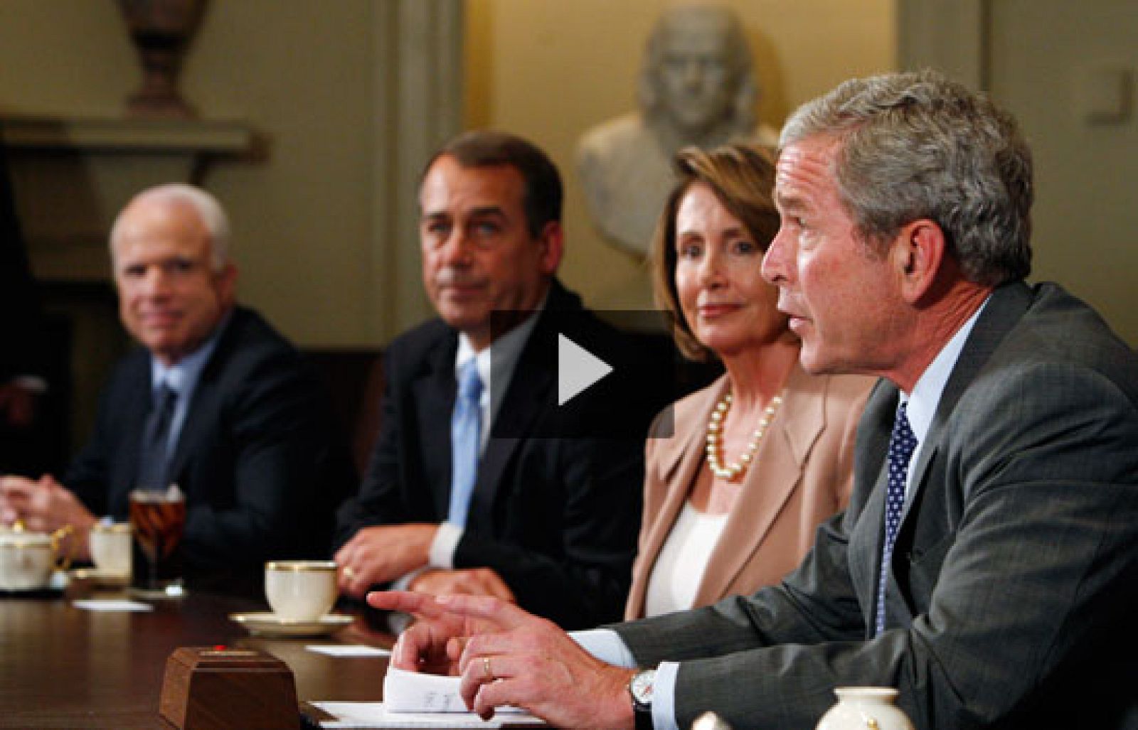 La reunión entre el presidente de EE.UU., George W. Bush, los legisladores y los candidatos a la Casa Blanca ha acabado en fracaso debido a que un grupo de republicanos se ha negado a firmar el acuerdo rubricado entre representantes de ambos partidos en la Cámara de Representantes. 