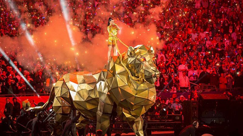 La actuación de  Katy Perry en la Super Bowl no decepciona a la audiencia