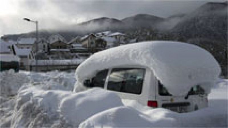 Persiste el riesgo de inundaciones y la nieve complica el transporte por carretera