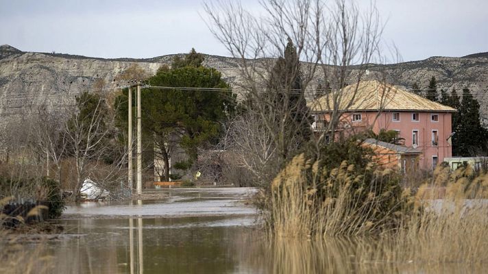Telediario 1 - Crecida del Ebro por el temporal y alerta por frio
