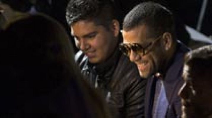 Telediario 1 - Alves causa sensación en la pasarela 080 de Barcelona