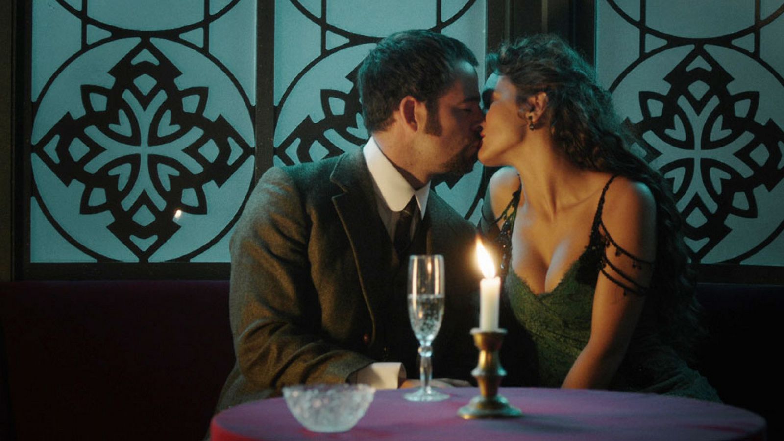 Víctor Ros - Megan Montaner explica los sentimientos de Lola cuando Víctor la invita al cumpleaños de Juanito