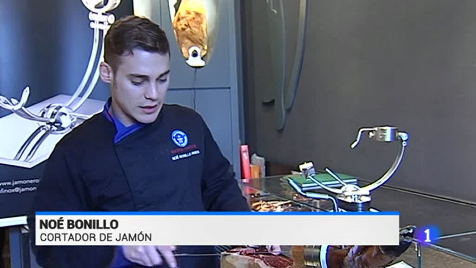 Un valenciano bate el récord Guinness de cortar jamón y quiere llegar a 72 horas