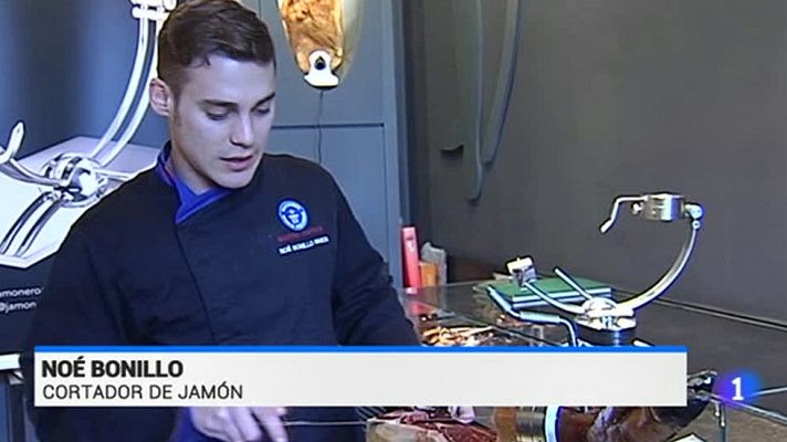 Telediario 1 - Un valenciano bate el récord Guinness de cortar jamón y quiere llegar a 72 horas