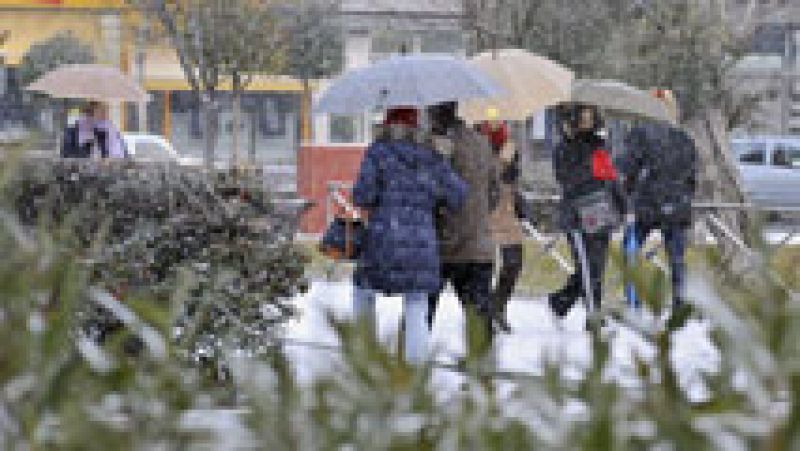 Nuboso con nevadas en cotas bajas y heladas en casi toda la península