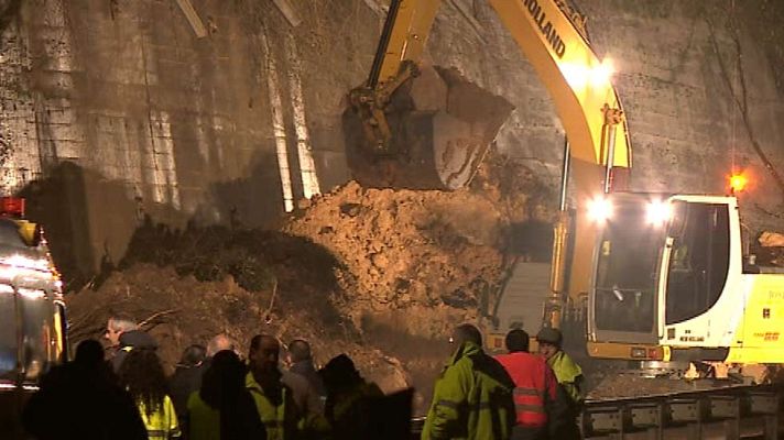 Telediario 1 - El temporal remite pero se mantienen las complicaciones