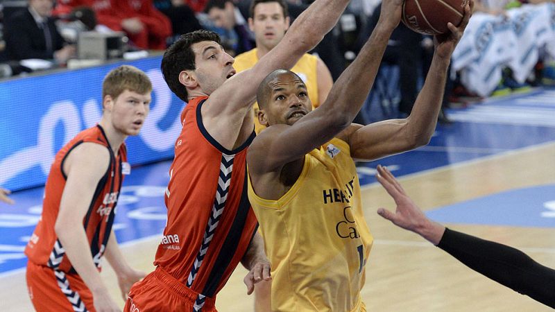 El Laboral Kutxa pasó por encima del Herbalife Gran Canaría con un gran partido del equipo en el que destacó Shengelia (25 puntos y 35 de valoración).