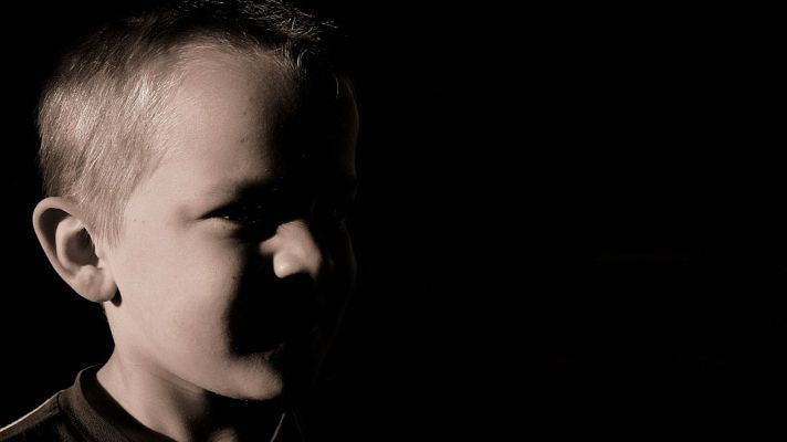 Telediario 1 - Casi el 6% de los menores españoles, víctimas de ciberacoso