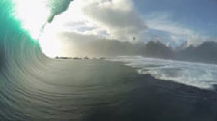 A por 'Teahupoo', la ola más grande del mundo