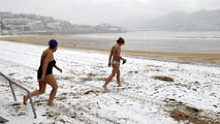 Heladas en la meseta norte y zonas altas de la mitad norte, además de viento fuerte en el Estrecho y con intervalos fuertes en el litoral gallego