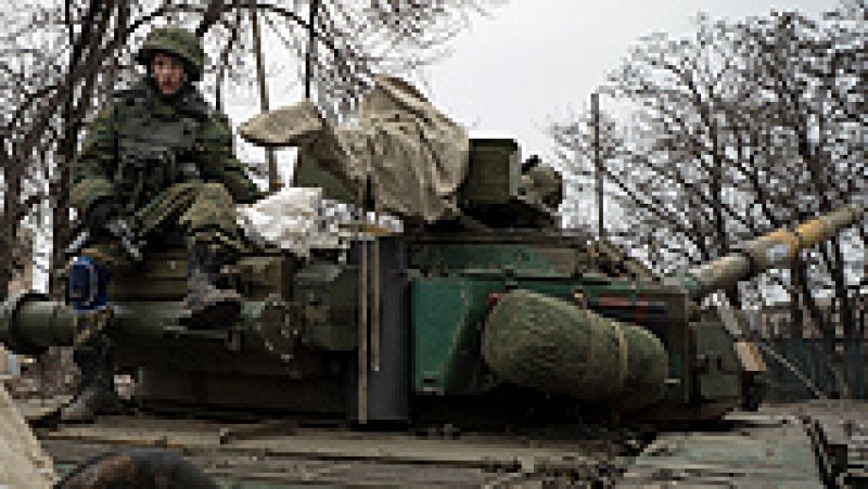 Las bombas que arrasan Ucrania incitan a los jóvenes a la guerra