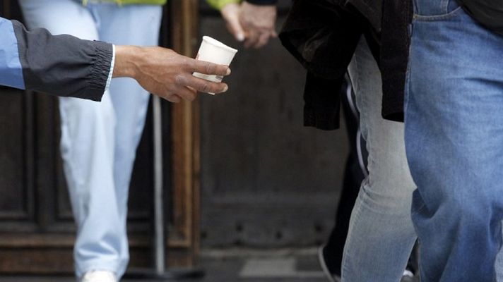 Telediario 1 - El 27,3% de españoles, en riesgo de pobreza o exclusión