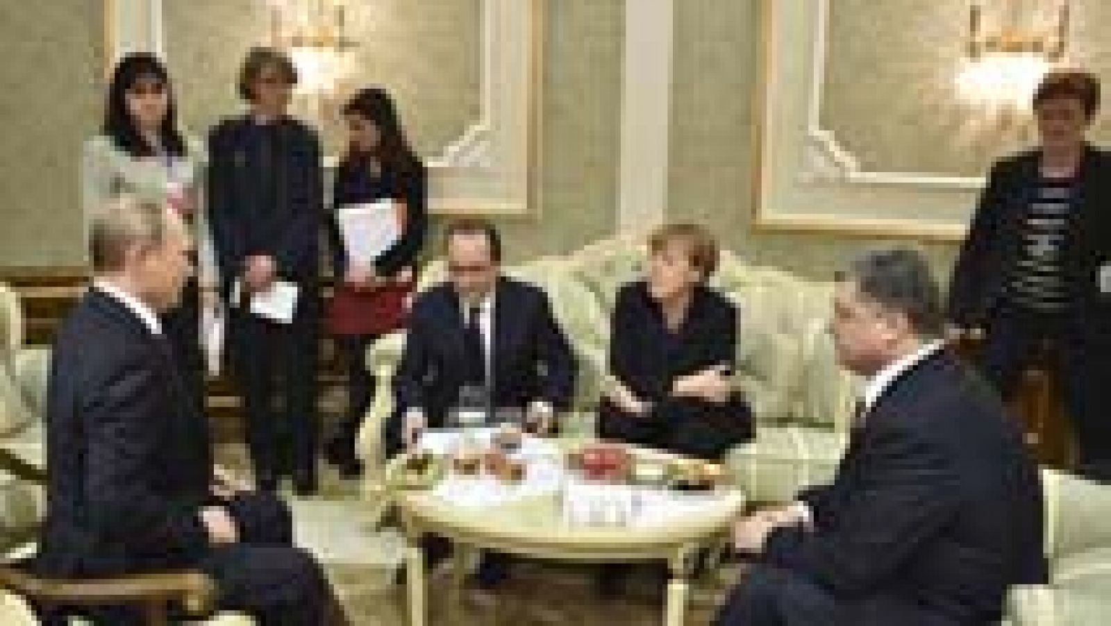 Poroshenko, Putin, Merkel y Hollande negocian la paz para Ucrania