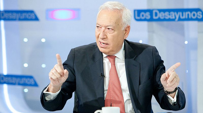 Margallo: "Es absurdo, nadie abre un Cervantes en territorio español"