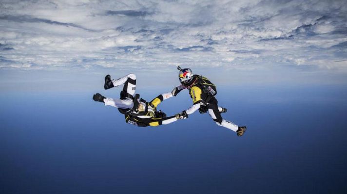 Telediario 1 - Acrobacias en caída libre desde 10.000 metros