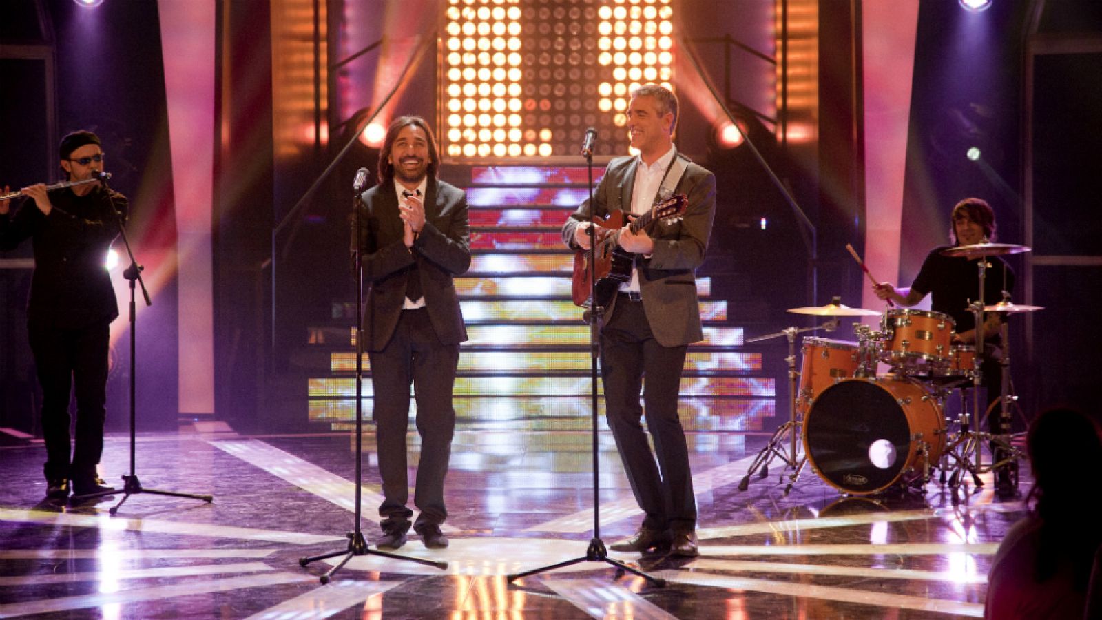 onio Carmona interpreta 'Puertas por abrir' junto a Santos Moreno