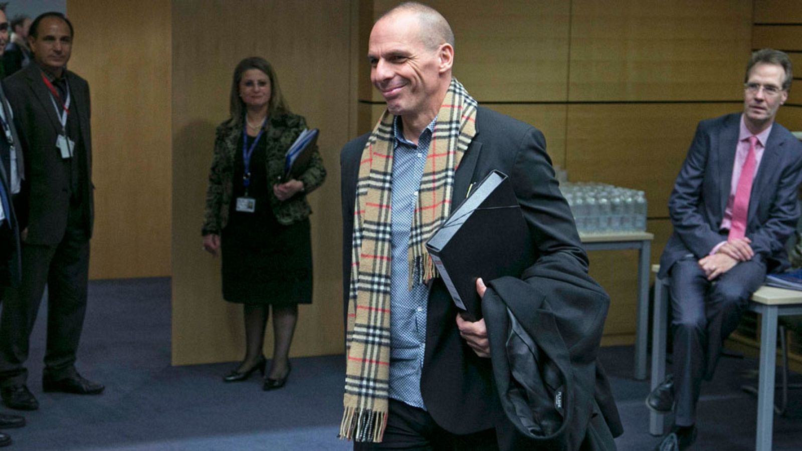 Grecia y sus socios del euro buscan un acuerdo sobre el futuro del rescate y la deuda del país heleno