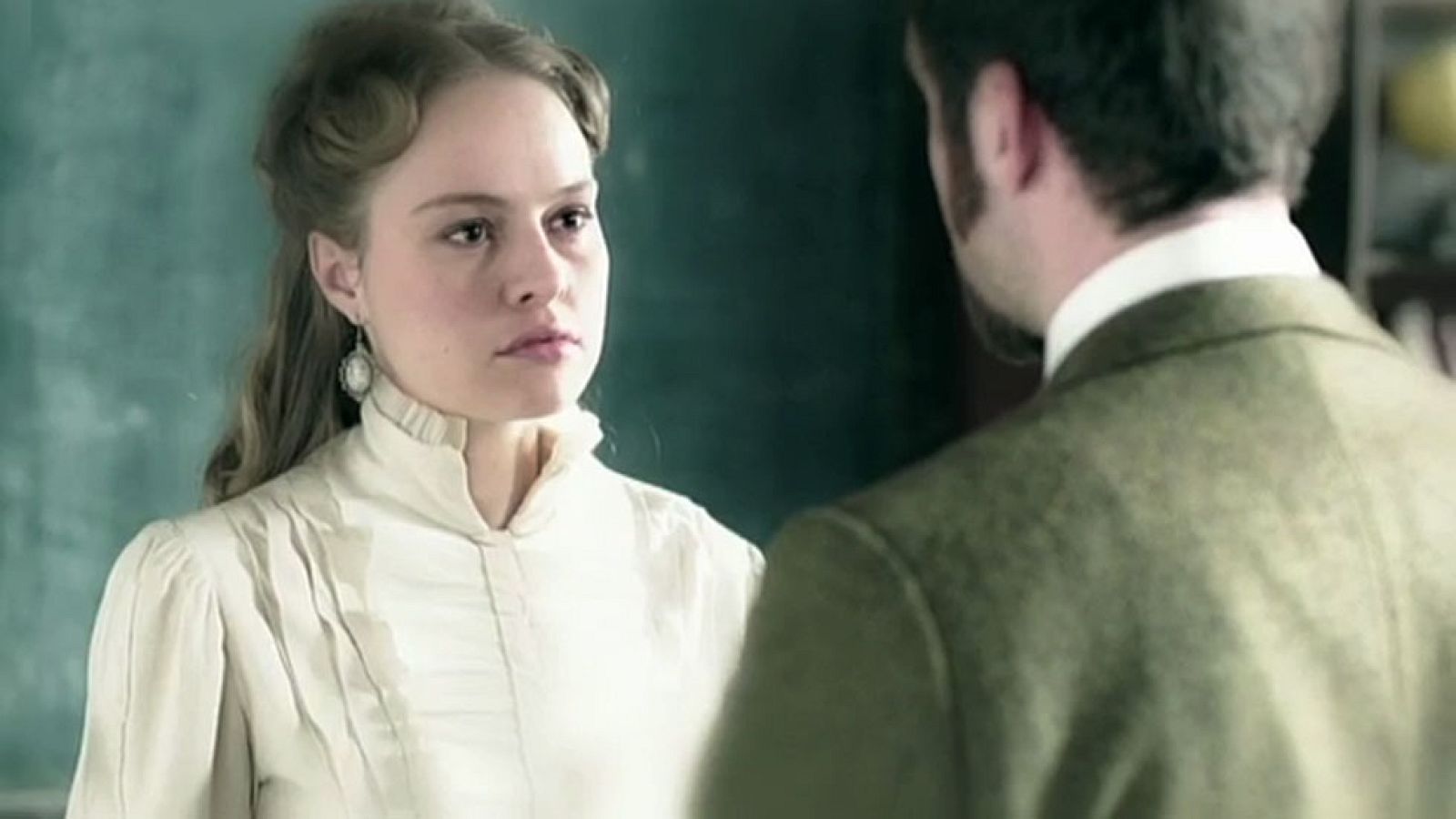 Víctor Ros - Víctor lo intenta con Clara por última vez