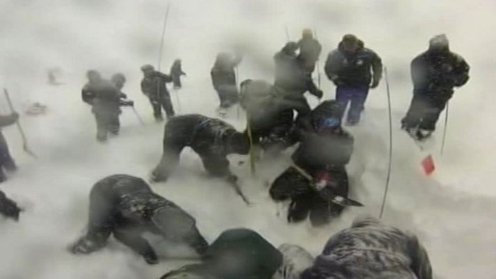 Telediario 1 - El trabajo de los grupos de rescate en aludes