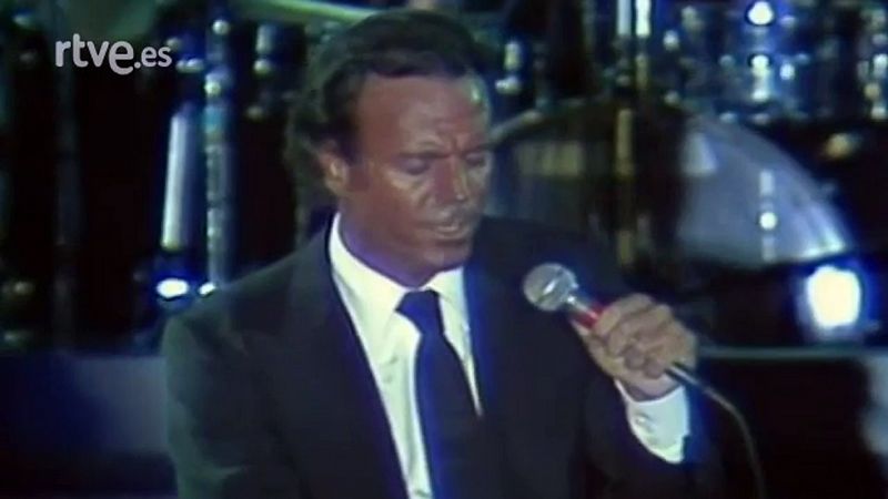 Julio Iglesias arrasa en su gira mundial en 1983