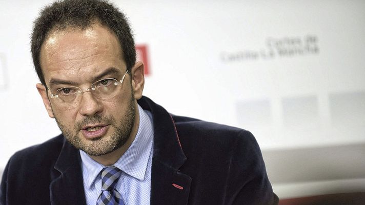 Telediario 1 - Chaves y Griñán dejarán el escaño si se les imputa delito